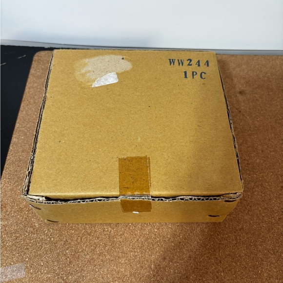 5/$25
Skating Snow Family Shelf Sitter 1pc Resin/Ceramic 5x5” NIB Christmas - Picture 4 of 9